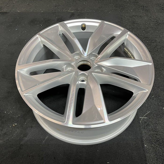 18" AUDI Q3 17-18 18x7 Original OEM Wheel Rim - Close-Up Detail