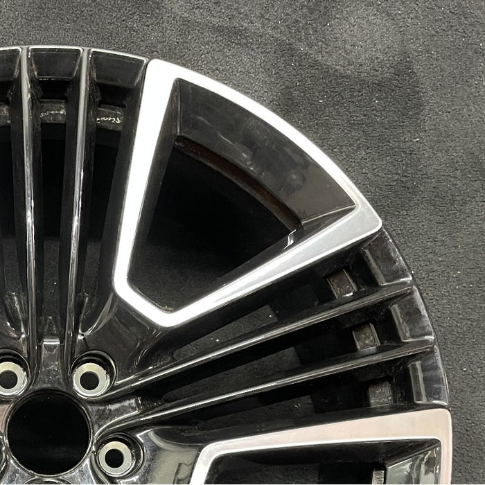 21" XC40 19-21 21x8.5 alloy 5 triple slot Original OEM Wheel Rim - Close-Up Detail