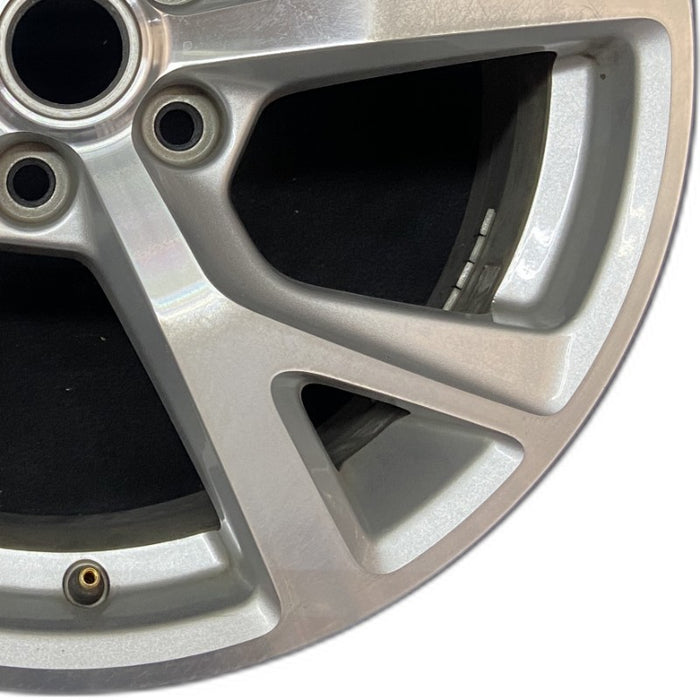 18" EQUINOX 18-21 18x7 opt RV6 Original OEM Wheel Rim - Close-Up Detail