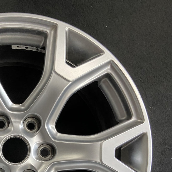 20" WAGONEER 22 20x9 6 spoke Y spoke silver Original OEM Wheel Rim - Close-Up Detail