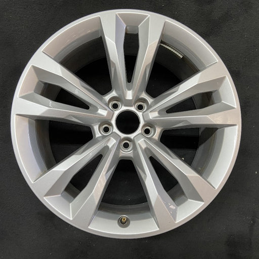 19" AUDI Q7 17 19x8.5 5 spoke V spoke Original OEM Wheel Rim - Front View