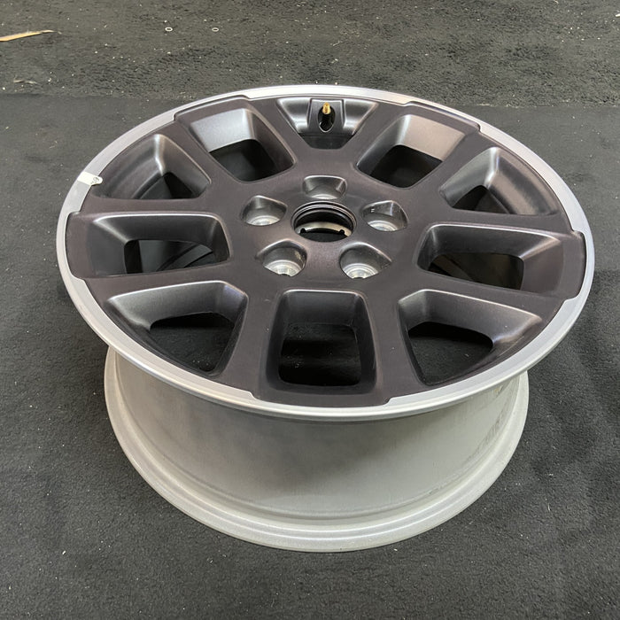 18" GLADIATOR 20-21 18x7.5, Original OEM Wheel Rim - Close-Up Detail