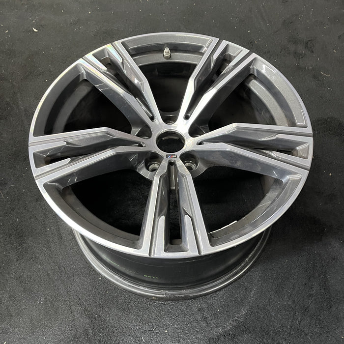 18" BMW Z4 19 18x10, 5 spoke, double spoke Original OEM Wheel Rim - Close-Up Detail