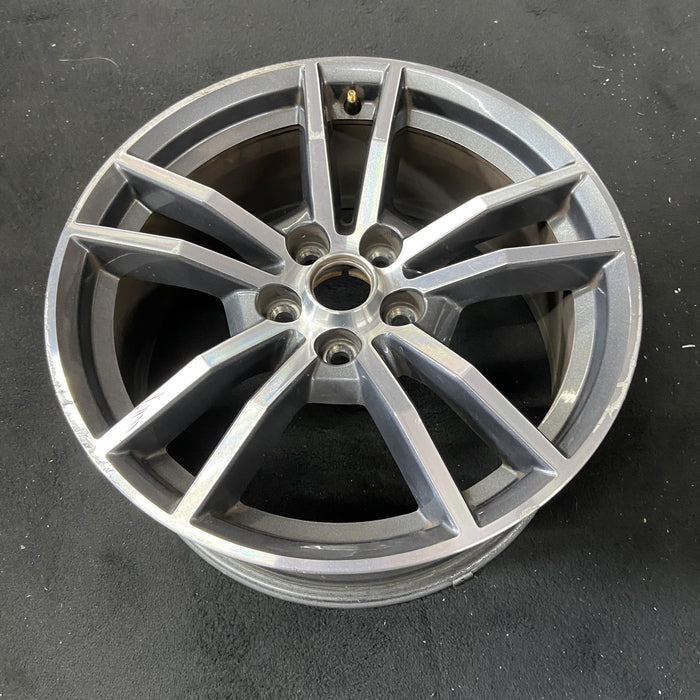 18" MUSTANG 15 18x8 , 10 spoke Original OEM Wheel Rim - Close-Up Detail
