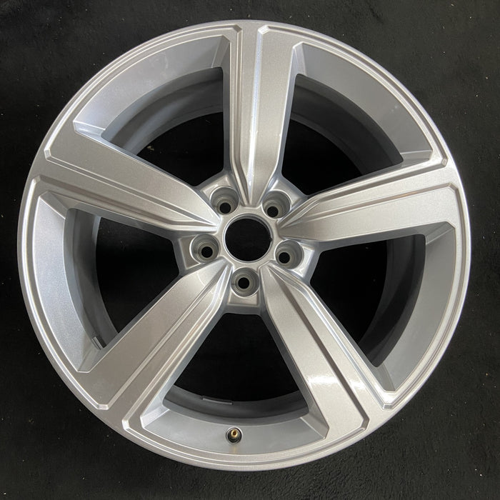 20" E-TRON 19 20x9 Original OEM Wheel Rim - Angle View