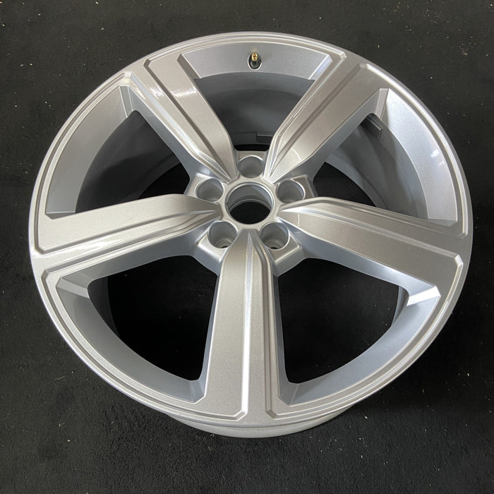 20" E-TRON 19 20x9 Original OEM Wheel Rim - Close-Up Detail