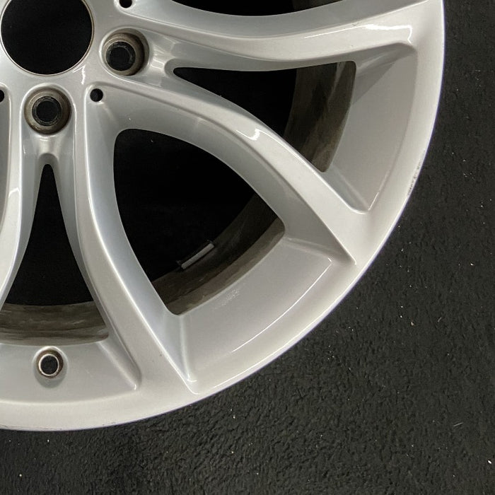 19" BMW X6 15-17 19x9 alloy 5 spoke V spoke w/o dimples between lugs; 18mm offset Original OEM Wheel Rim