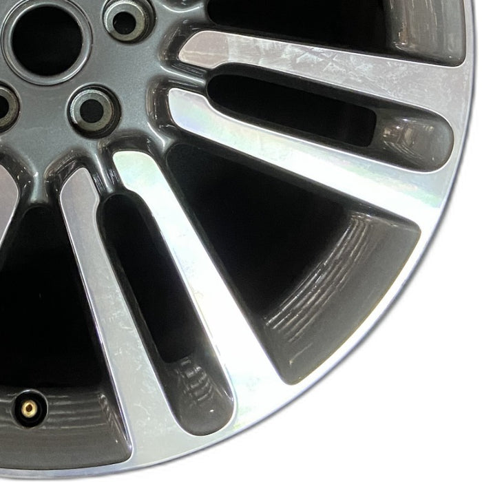 21" RANGE ROVER 22 21x8.5 7 spoke Original OEM Wheel Rim - Close-Up Detail