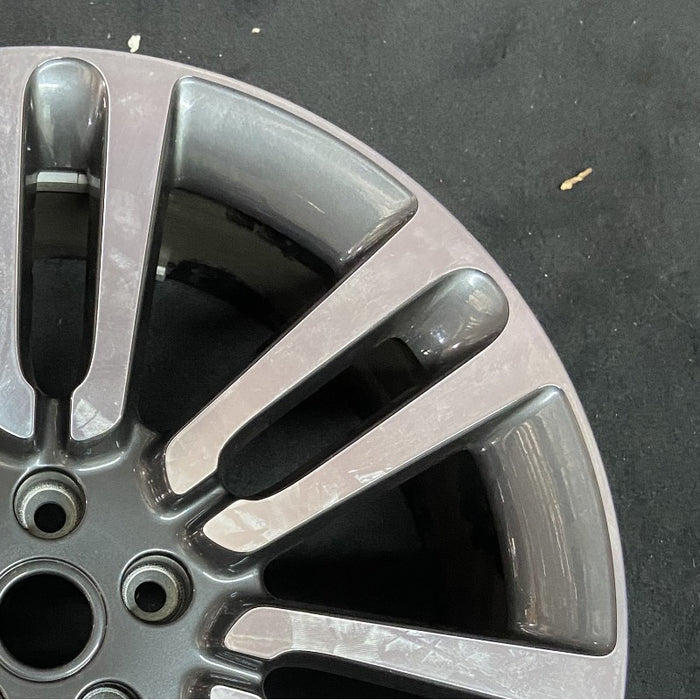21" RANGE ROVER 22 21x8.5 7 spoke Original OEM Wheel Rim - Close-Up Detail