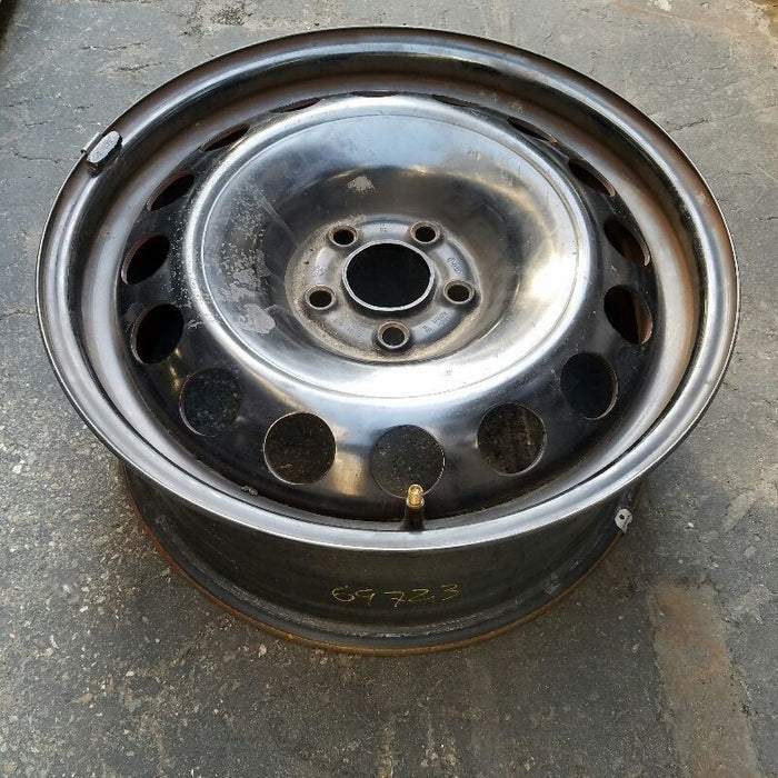 16" BEETLE 98-10 16x6.5 steel Original OEM Wheel Rim - Close-Up Detail