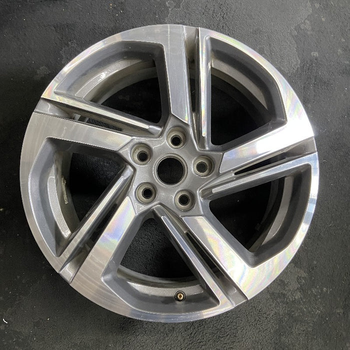 18" TERRAIN 18-21 18x7 opt RV6 silver with black inlay Original OEM Wheel Rim - Front View