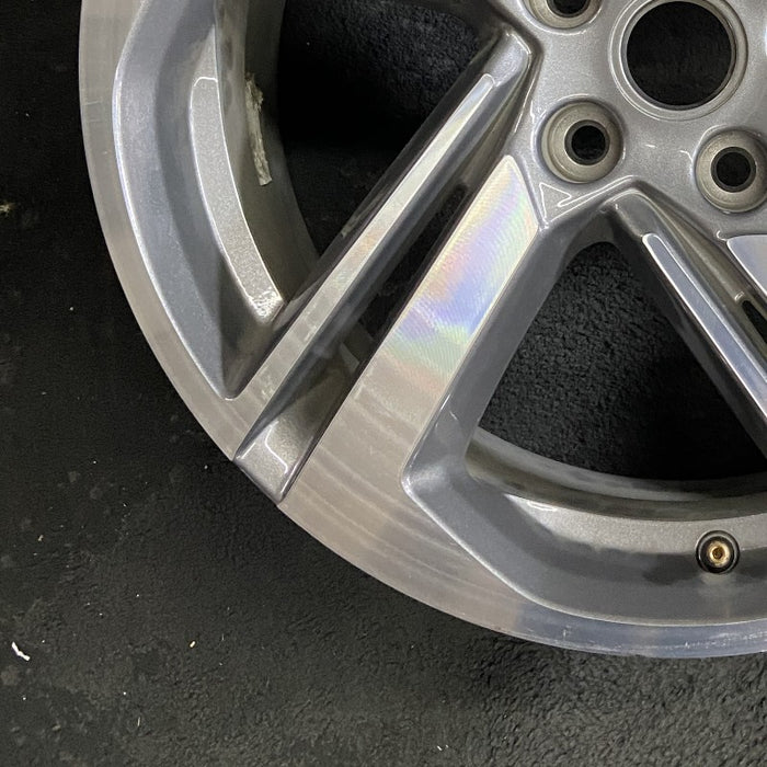 18" TERRAIN 18-21 18x7 opt RV6 silver with black inlay Original OEM Wheel Rim - Additional View