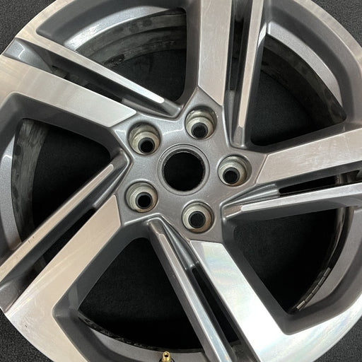 18" TERRAIN 18-21 18x7 opt RV6 silver with black inlay Original OEM Wheel Rim - Angle View