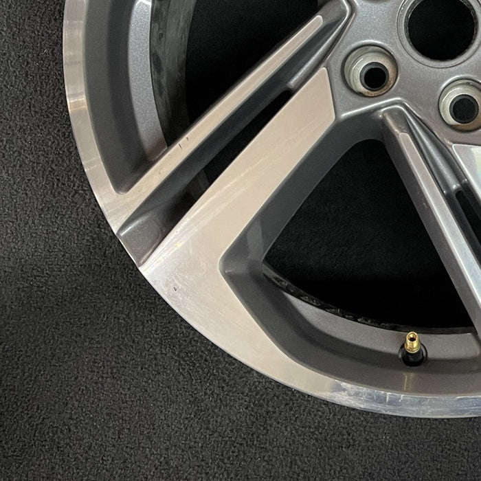 18" TERRAIN 18-21 18x7 opt RV6 silver with black inlay Original OEM Wheel Rim - Additional View