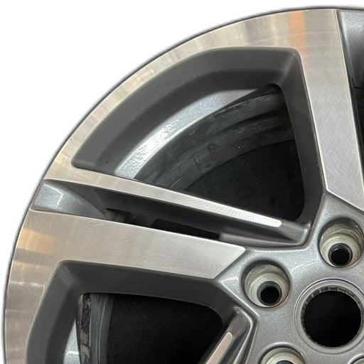 18" TERRAIN 18-21 18x7 opt RV6 silver with black inlay Original OEM Wheel Rim - Angle View