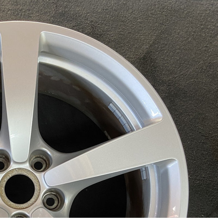 18" PORSCHE MACAN 15-18 18x9 5 individual spokes Original OEM Wheel Rim - Close-Up Detail