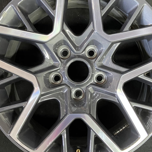 18" WRANGLER 24 18x7.5 20 spoke opt WPA Original OEM Wheel Rim - Angle View