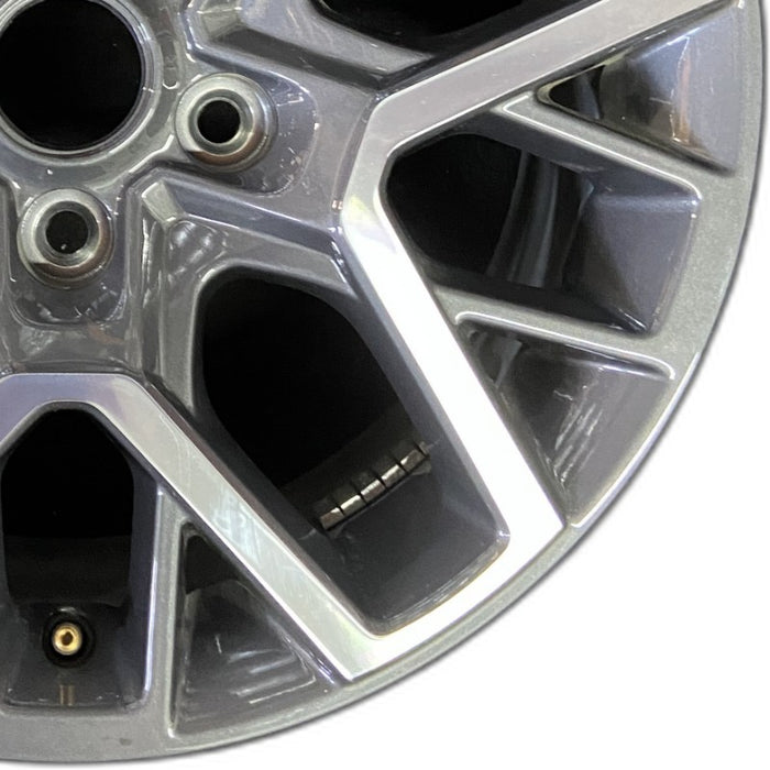 18" WRANGLER 24 18x7.5 20 spoke opt WPA Original OEM Wheel Rim - Close-Up Detail