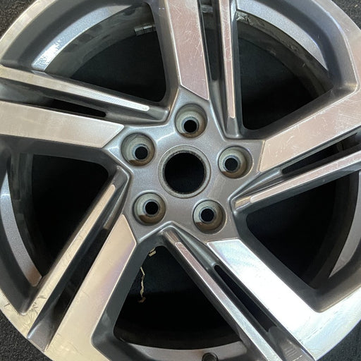 18" TERRAIN 18-21 18x7 opt RV6 silver with black inlay Original OEM Wheel Rim - Angle View