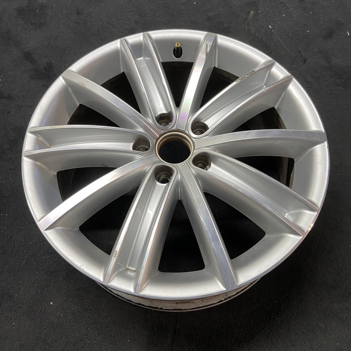 18" TIGUAN 09-11 18x7, 10 spoke Original OEM Wheel Rim - Close-Up Detail