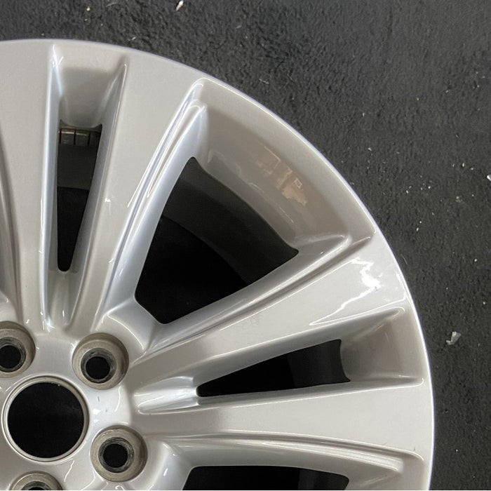 18" MKX 16-18 18x8 aluminum 10 spoke Original OEM Wheel Rim - Close-Up Detail