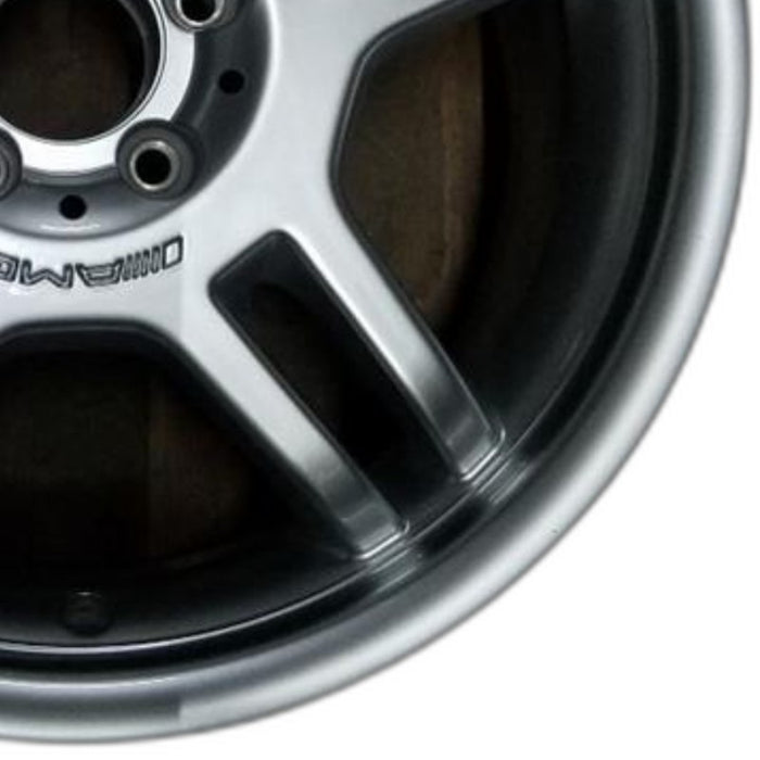 17" MERCEDES C-CLASS 02-04 203 Type; C32 Sdn 17x8.5 rear Original OEM Wheel Rim - Close-Up Detail