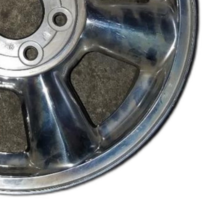 17" ENVOY 02-03 17x7 aluminum polished opt N80 Original OEM Wheel Rim - Close-Up Detail
