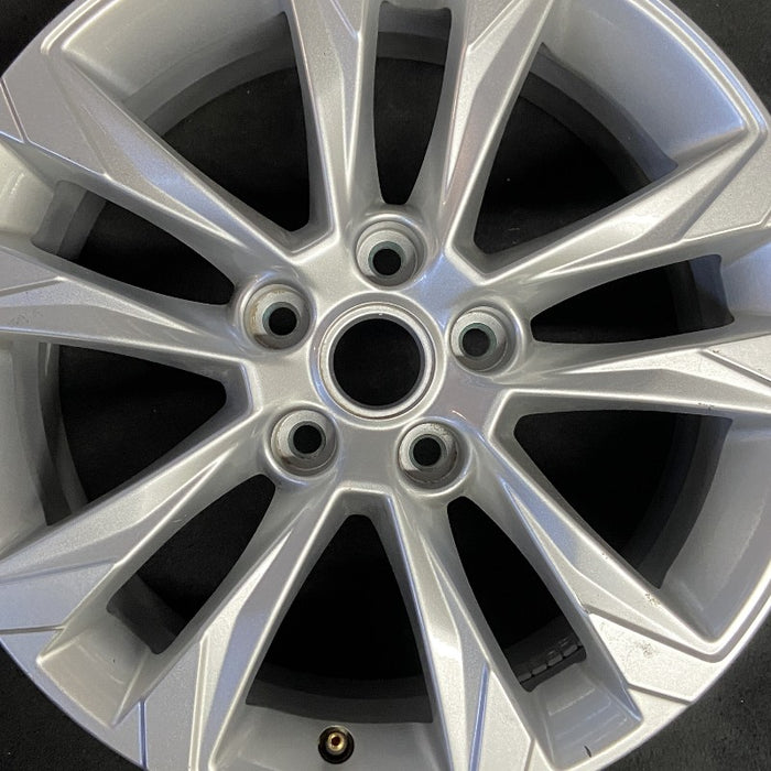 17" TRAILBLAZER 21-23 17x7.5 5 double spoke silver opt Q6W Original OEM Wheel - Angle View