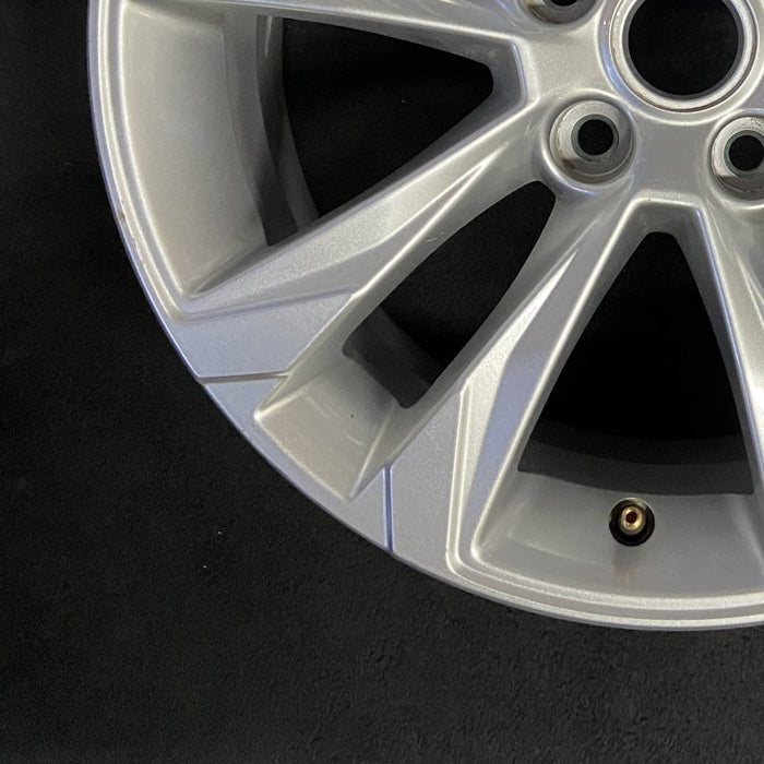 17" TRAILBLAZER 21-23 17x7.5 5 double spoke silver opt Q6W Original OEM Wheel - Additional View