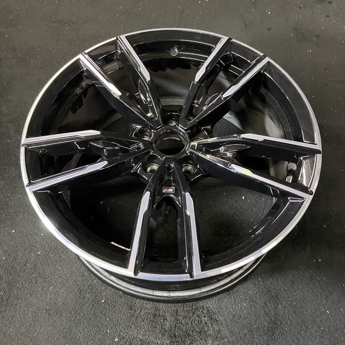 19" BMW 330i 20-22 19x8, , double spoke, w/dimple inside spoke Original OEM - Close-Up Detail
