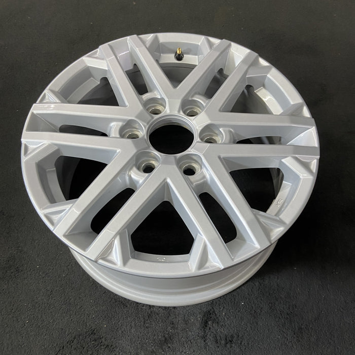 18" SEQUOIA 23-24 18x7.5, 6 double spoke, silver Original OEM Wheel Rim - Close-Up Detail