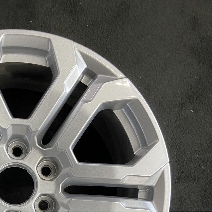 20" CANYON 23-24 20x9 machined dark gray open spoke opt RD5 Original OEM Wheel - Close-Up Detail