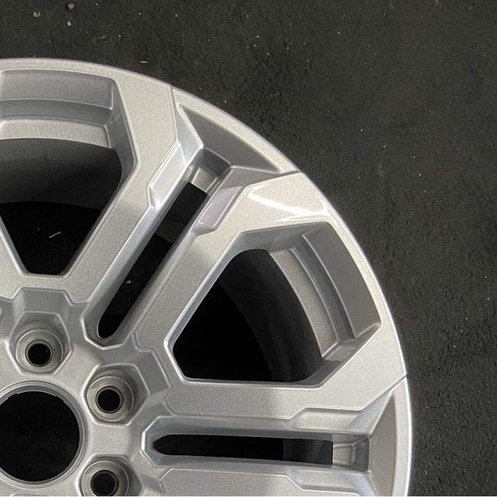 20" CANYON 23-24 20x9 machined dark gray open spoke opt RD5 Original OEM Wheel - Close-Up Detail