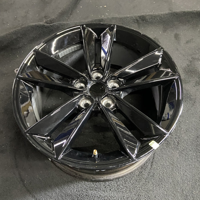 18" MUSTANG 24-25 18x8.5, Original OEM Wheel Rim - Side Profile