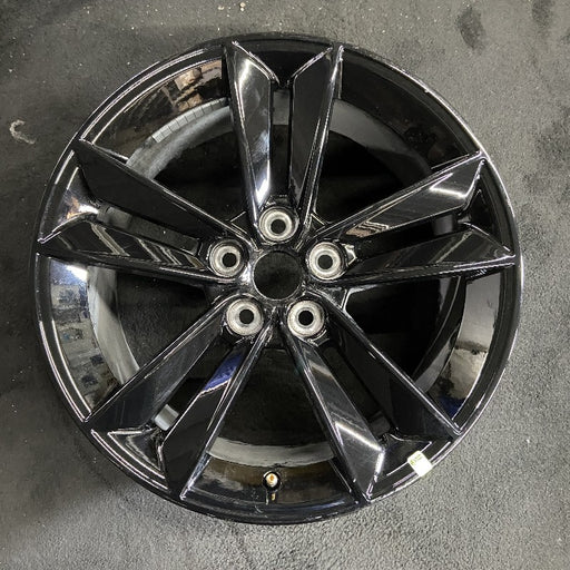 18" MUSTANG 24 18x8.5 5 split spoke Original OEM Wheel Rim - Front View