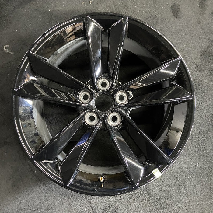 18" MUSTANG 24 18x8.5 5 split spoke Original OEM Wheel Rim - Front View