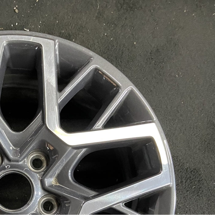 18" WRANGLER 24 18x7.5 20 spoke opt WPA Original OEM Wheel Rim - Close-Up Detail