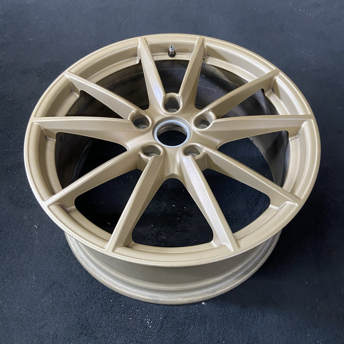 20" PORSCHE 911 20-23 20x8.5, 10 spoke, straight spoke, w/o machined face; gold - Close-Up Detail