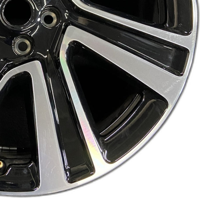 22" RANGE ROVER 25 22x9.5 7 spoke machined face with pockets Original OEM Wheel - Close-Up Detail