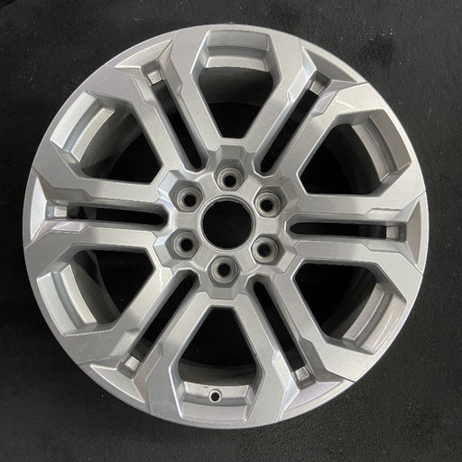 20" CANYON 23-24 20x9 machined dark gray open spoke opt RD5 Original OEM Wheel - Front View