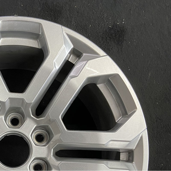 20" CANYON 23-24 20x9 machined dark gray open spoke opt RD5 Original OEM Wheel - Close-Up Detail