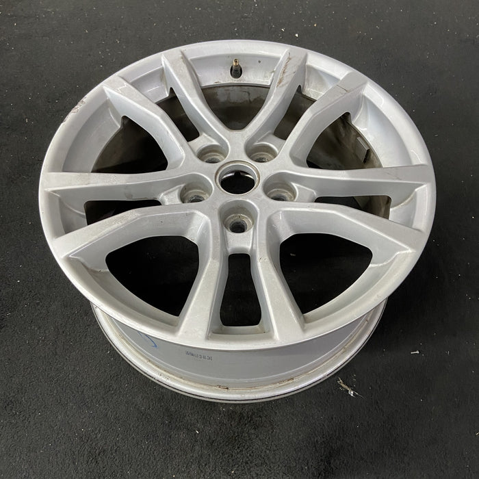 18" CAMARO 14-15 18x7.5 Original OEM Wheel Rim - Close-Up Detail