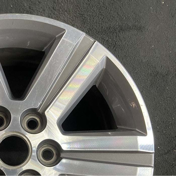 18" TRAVERSE 13-14 18x7.5 aluminum Original OEM Wheel Rim - Close-Up Detail