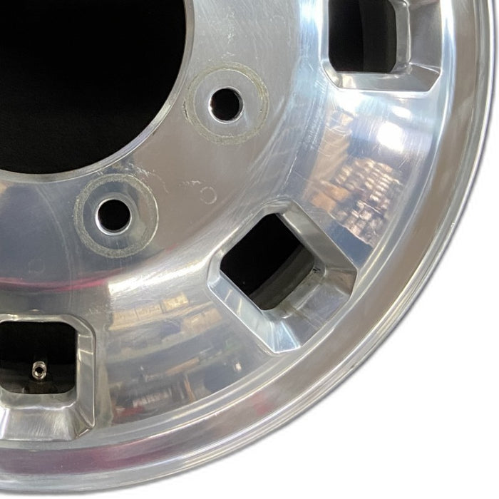 18" SIERRA 3500 PICKUP 24 DRW 18x6.5 frt Original OEM Wheel Rim - Close-Up Detail