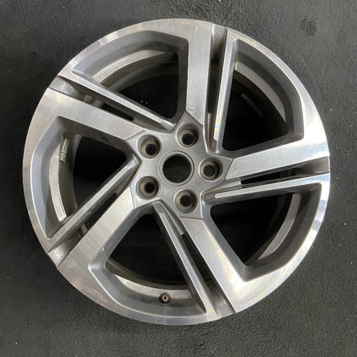 18" TERRAIN 18-21 18x7 opt RV6 silver with black inlay Original OEM Wheel Rim - Front View
