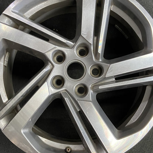 18" TERRAIN 18-21 18x7 opt RV6 silver with black inlay Original OEM Wheel Rim - Angle View