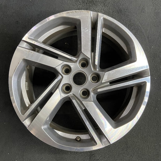 18" TERRAIN 18-21 18x7 opt RV6 silver with black inlay Original OEM Wheel Rim - Front View