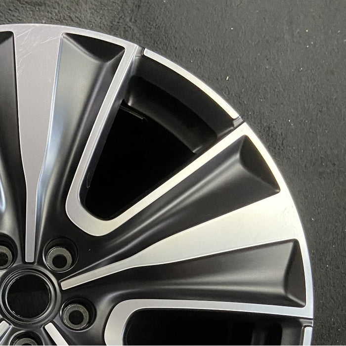22" RANGE ROVER 22 22x9.5 5 spoke Original OEM Wheel Rim - Close-Up Detail