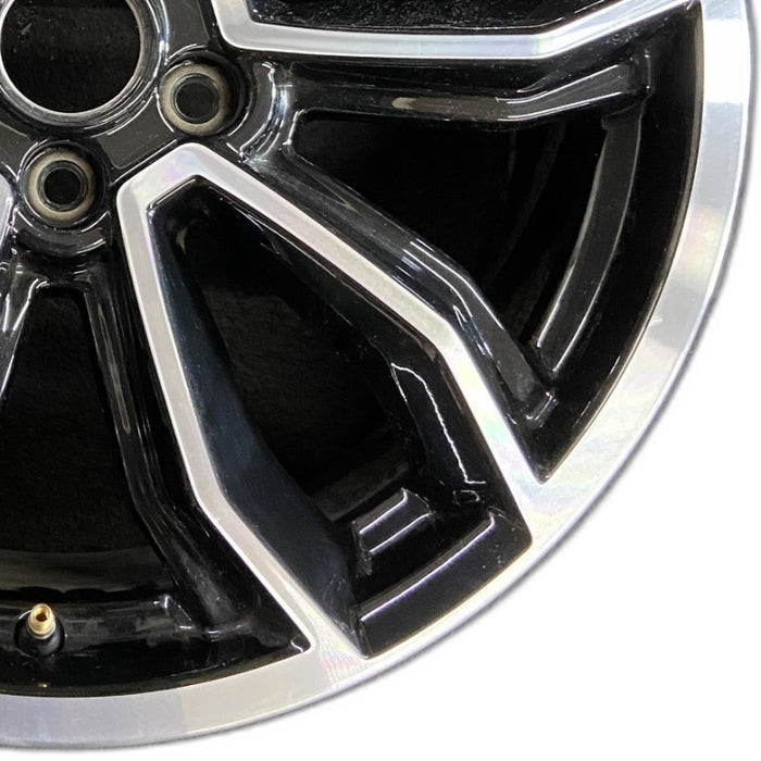 19" MUSTANG 13-14 19x8.5 TPMS machined edges inlay 5 split spoke Y spoke design - Close-Up Detail