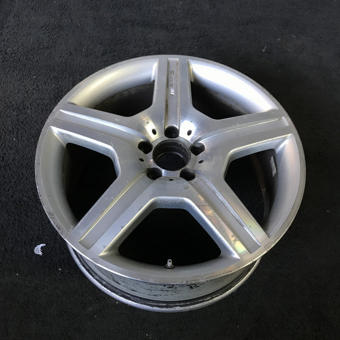 19" MERCEDES S-CLASS 07 221 Type; S550, 19x8.5, 5 spoke Original OEM Wheel Rim - Close-Up Detail